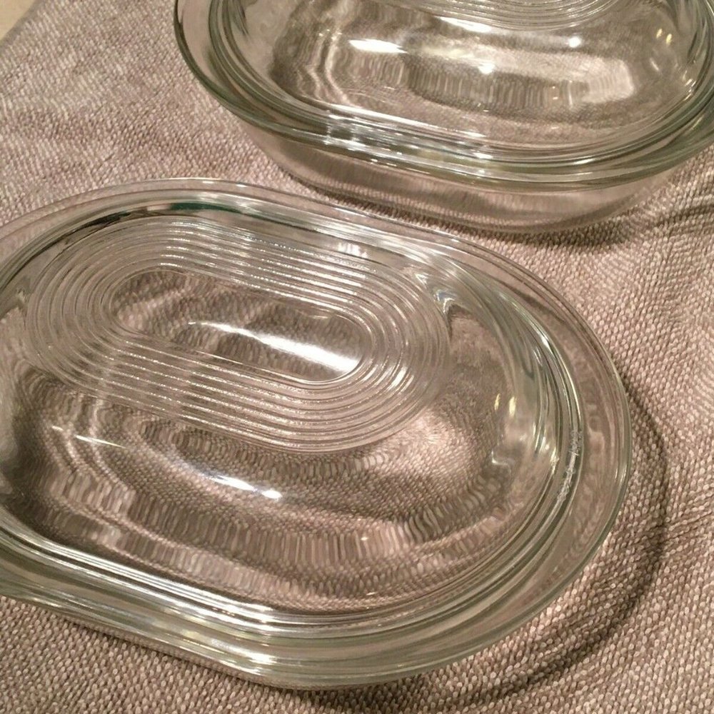 Set Of Two Pyrex Baking Dishes W/ Lids 602-B/C